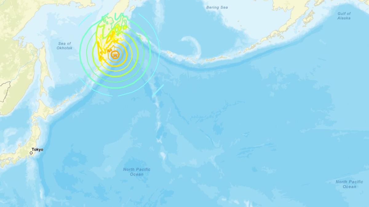 An earthquake of magnitude 8.8 in Russia unleashes tsunami alerts throughout the Pacific, live