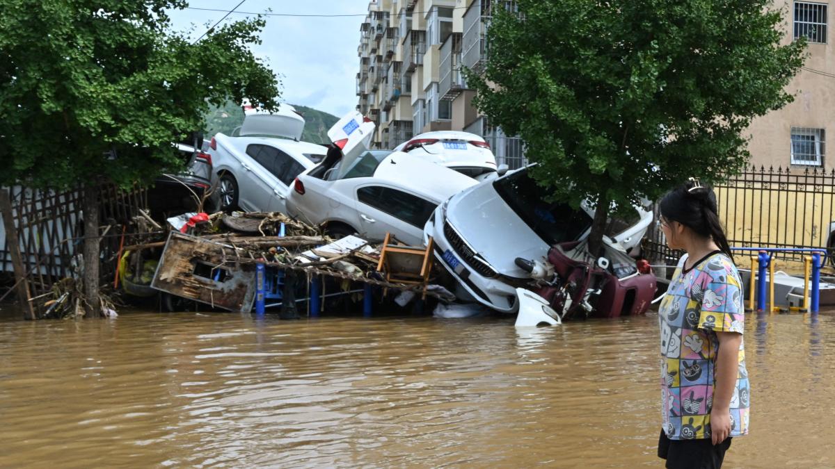 At least 30 dead and 80,000 displaced by torrential rains in Beijing