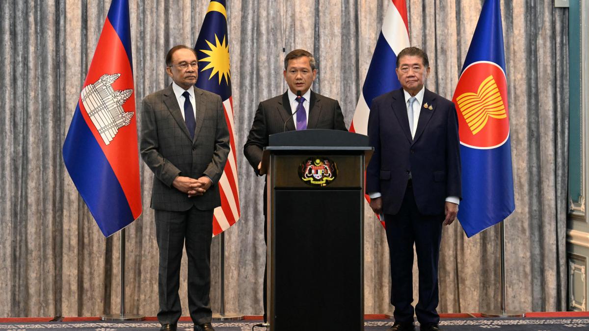 Cambodia and Thailand begin the decalsed between accusations of breaking the high fire