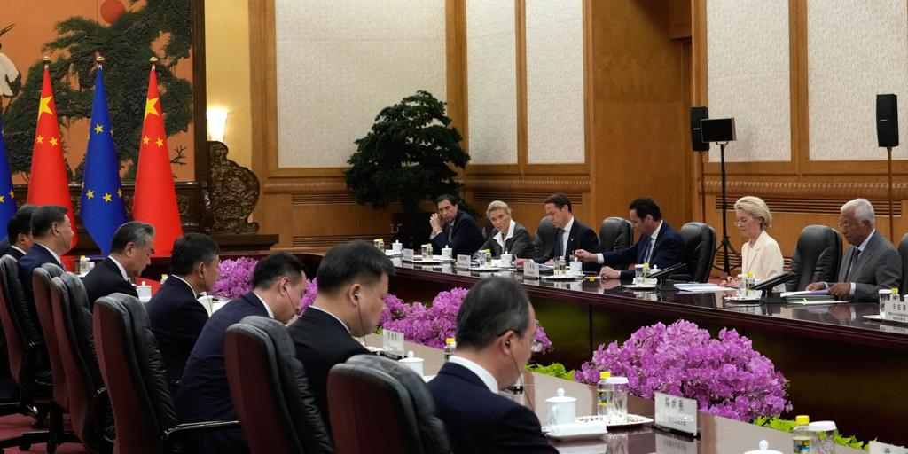 Hold the ties with China at the expense of the US