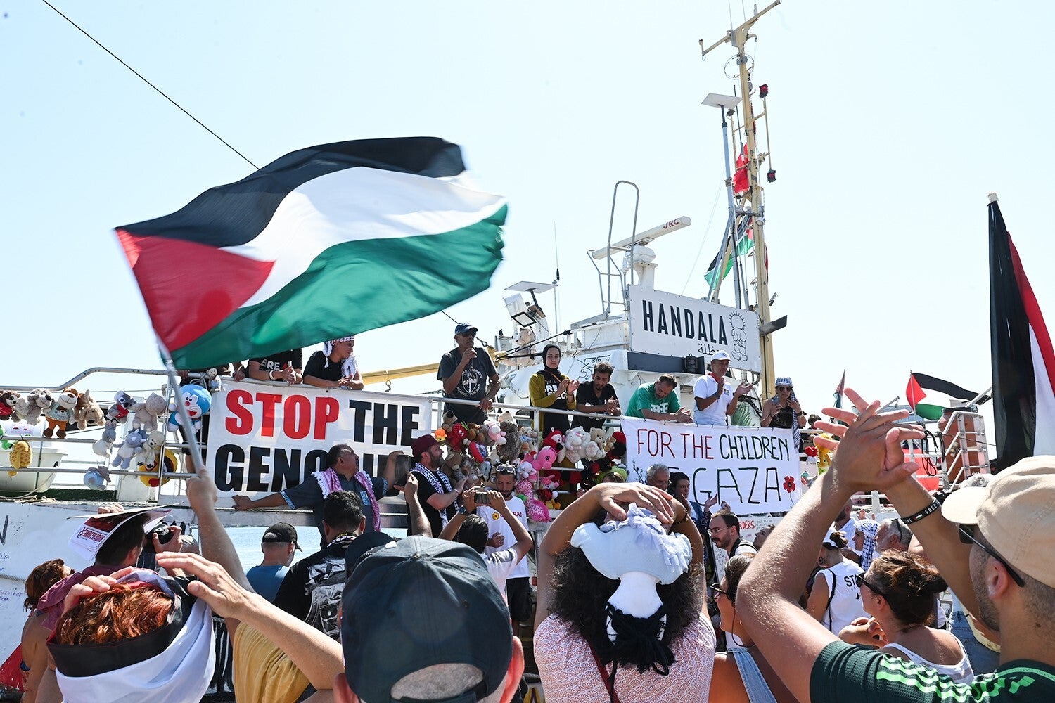 Israel confirms that the ship 'Handala' has intercepted and ensures that the crew is unharmed