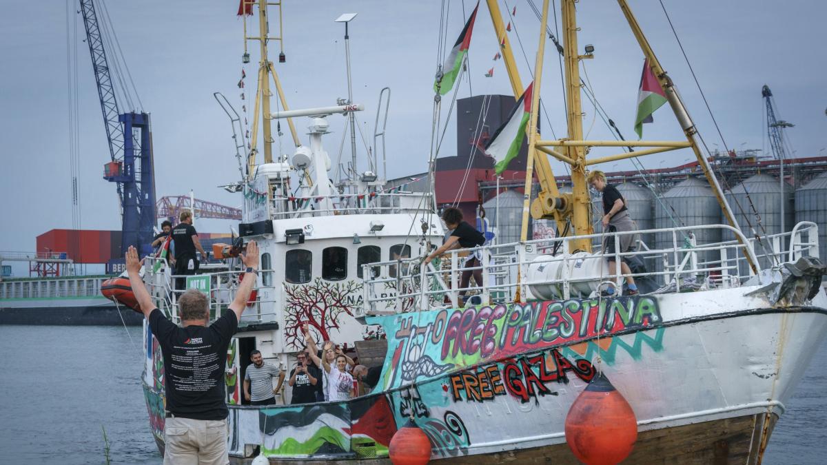 Israeli Commands board the 'Handala' ship of the Fleeta de la Libertad about 150 kilometers from Gaza