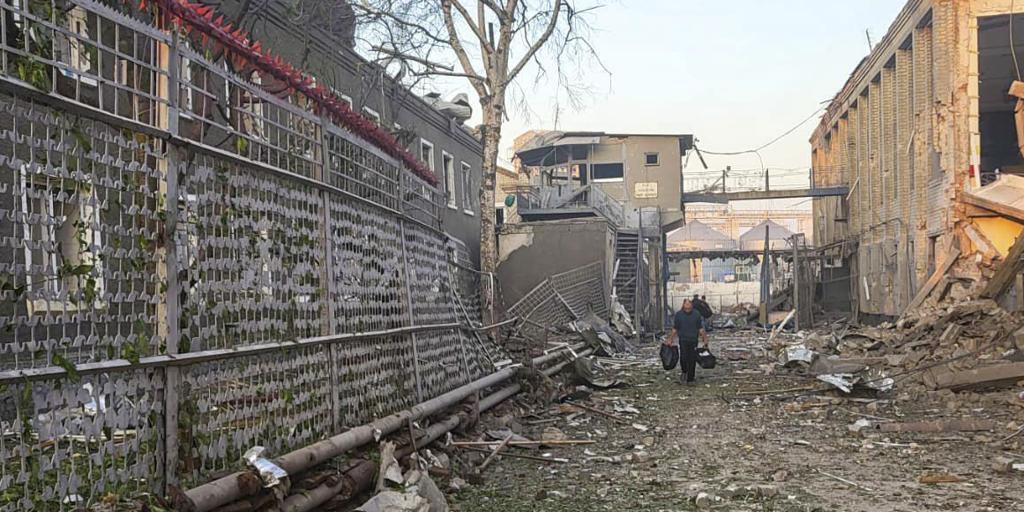 Russia bombards a prison in Zaporiyia and leaves at least 17 dead prisoners
