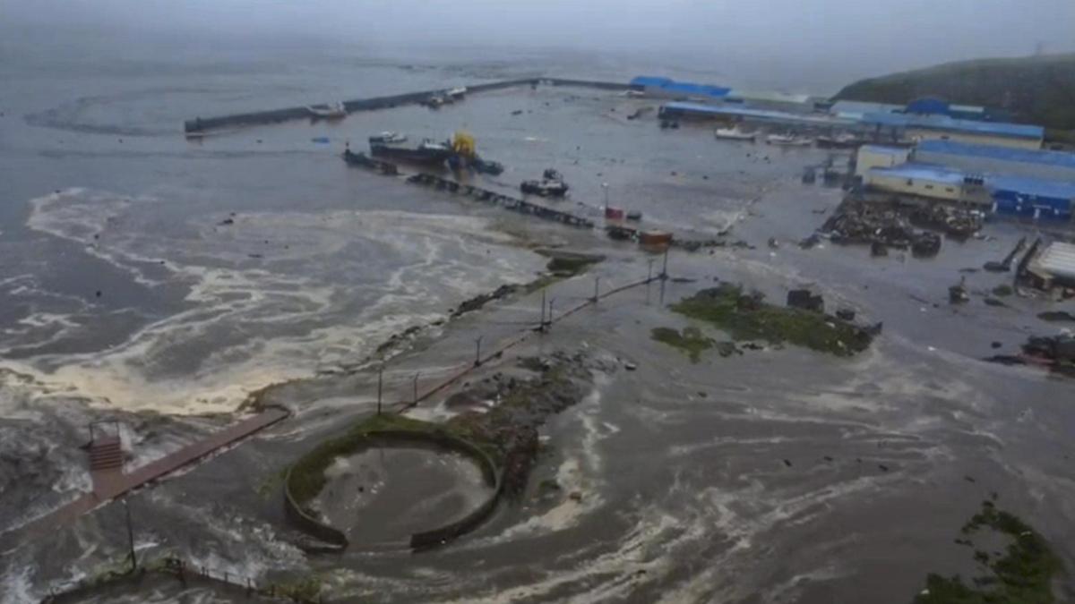 Russia detects waves between three and four meters in Kamchatka after the greatest earthquake since 1952