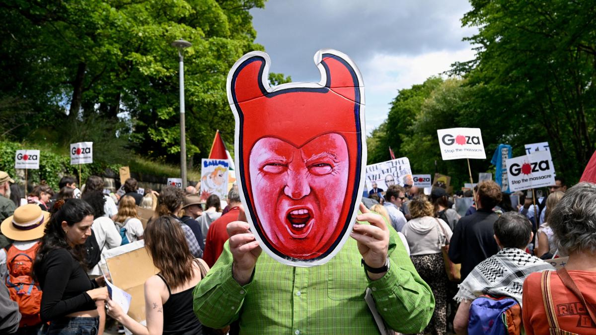Trump says that "Europe will die if you don't put the batteries on immigration"