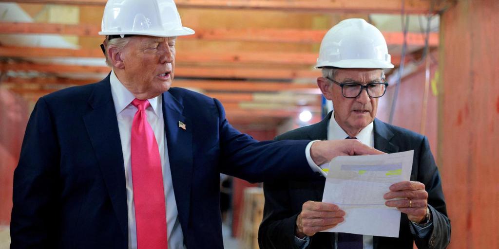 Trump takes advantage of a visit to the Fed to humiliate Powell: "I would say goodbye"