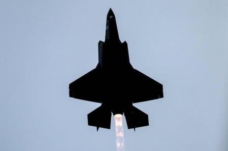 Un F-35 en vuelo.