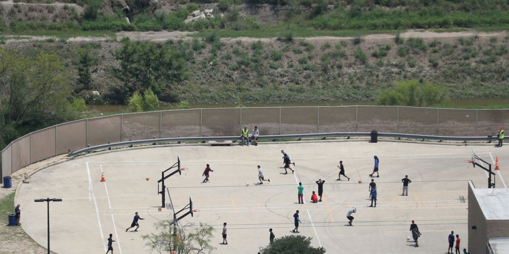 A judge blocks 'in extremis' the deportation of a group of children not accompanied by Guatemala