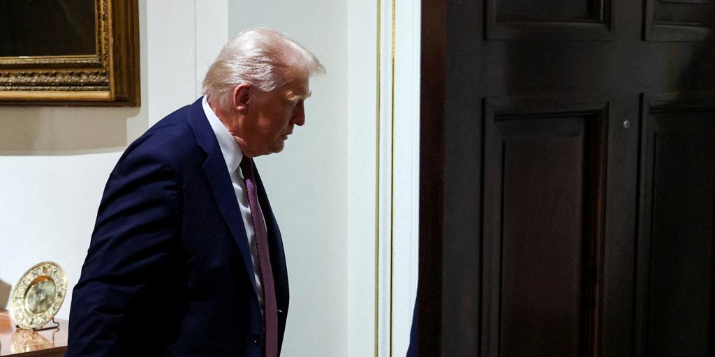 A judge blocks the expansion of Trump's express deportations