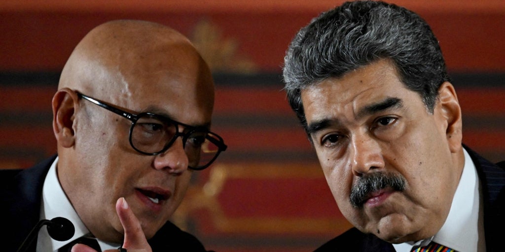 Maduro calls and offers civilians in response to the US military offensive.