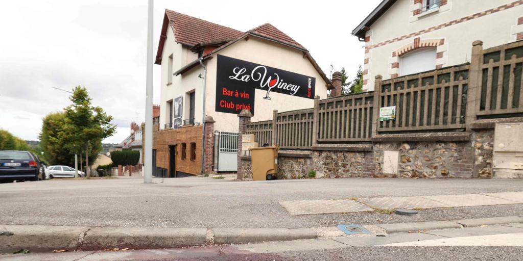 One person dies and another five are injured in a massive outrage in France: there are three detainees