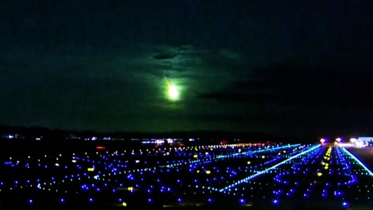 This is how a fireball illuminates the sky of Japan