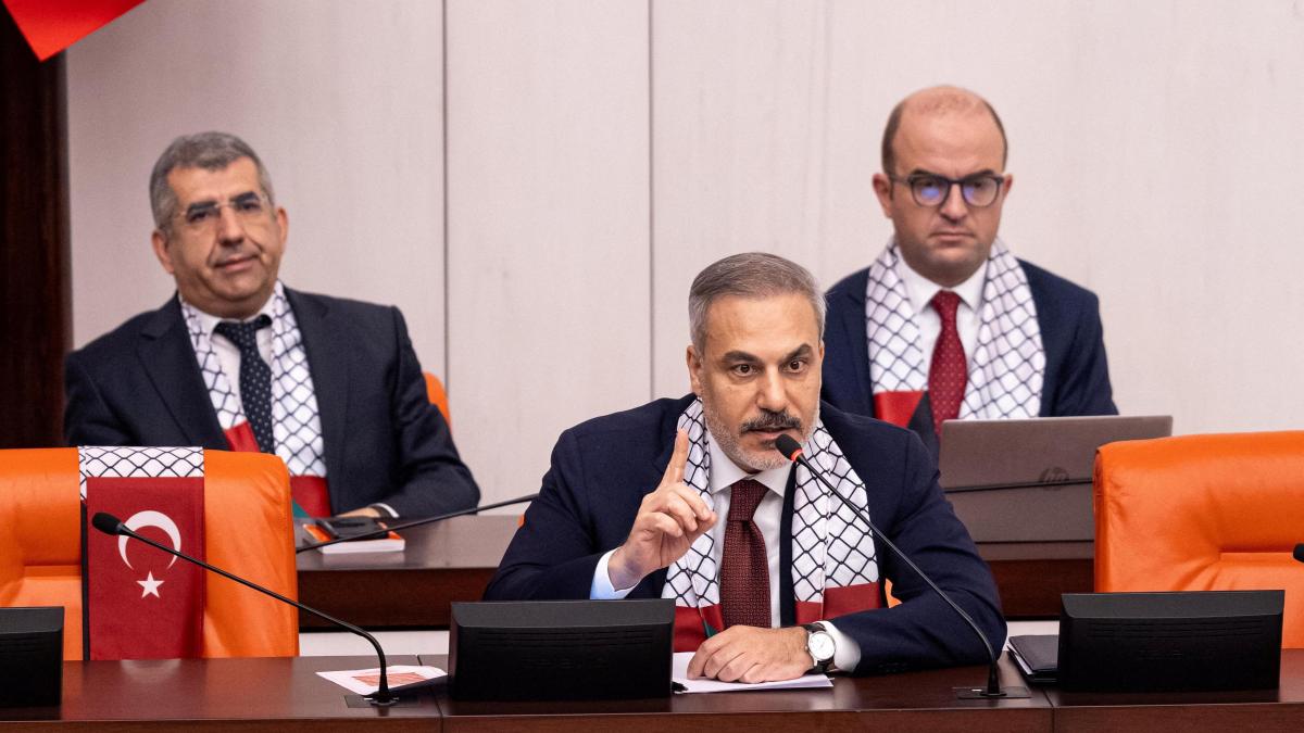 Türkiye closes its airspace to Israeli aircraft in protest