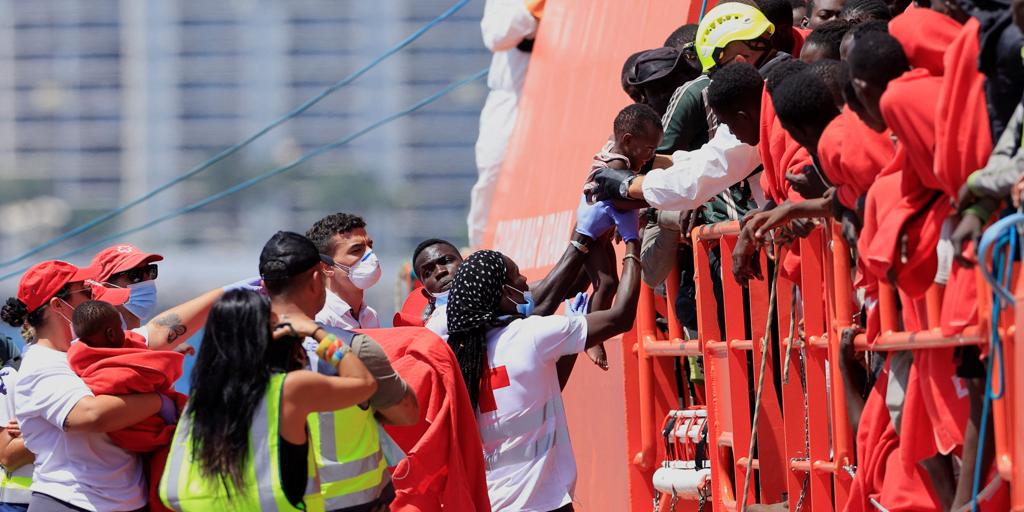 Walking borders denounces the shipwreck of a Cayuco towards the Canary Islands, with 18 survivors and 49 corpses recovered