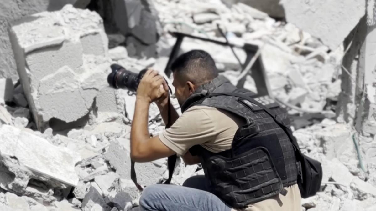'La Vanguardia' recognizes the work of journalists in the Gaza Strip