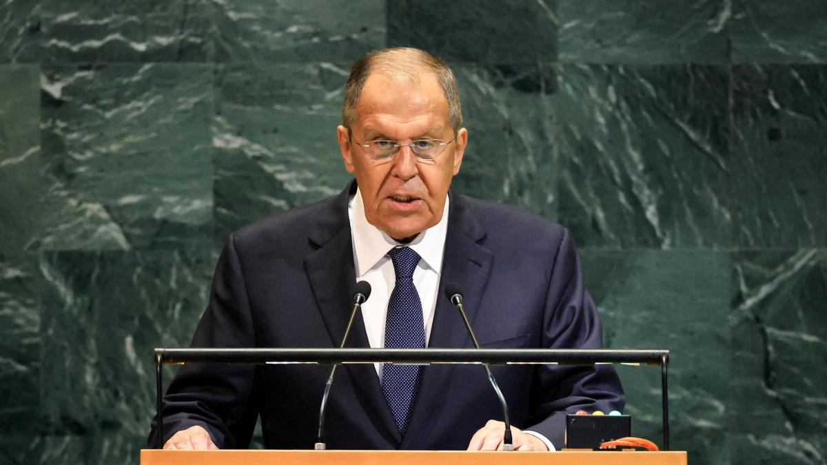 Russia warns NATO and the EU that any aggression will have a "decisive response"