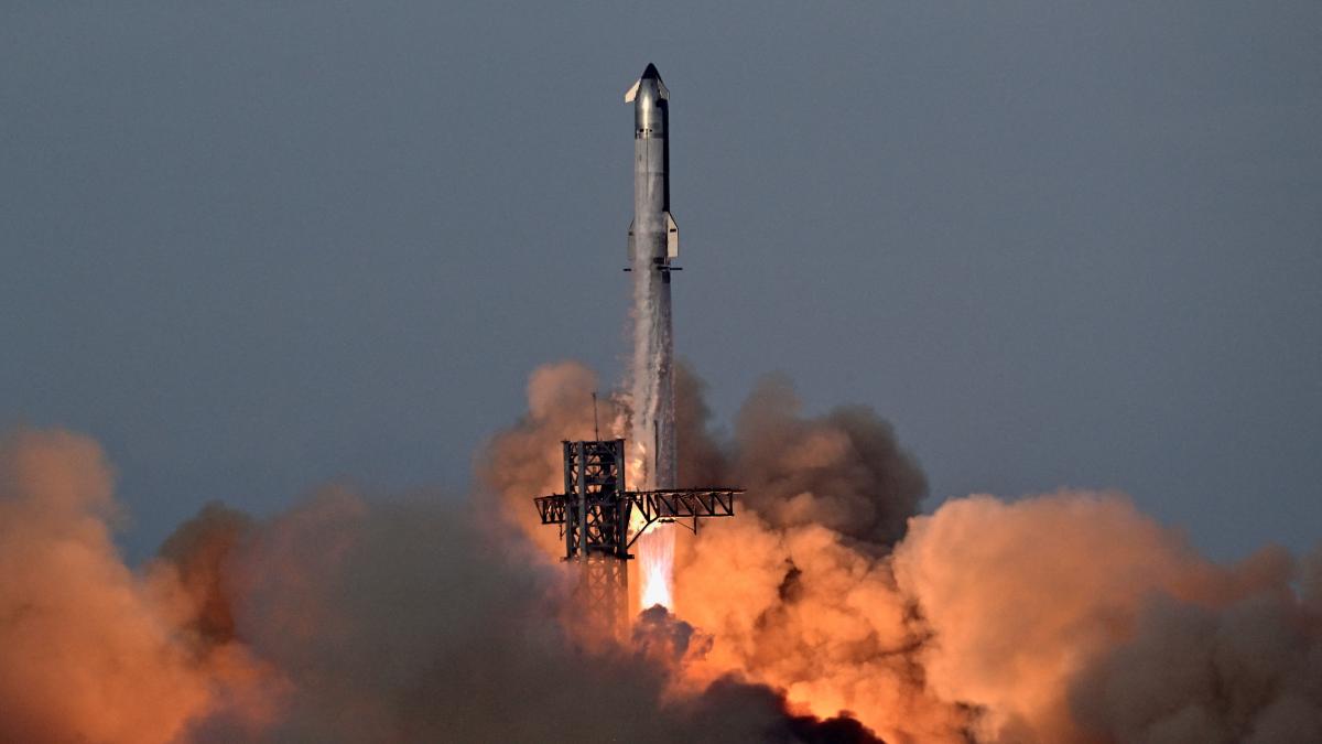 The golden age of private actors in space