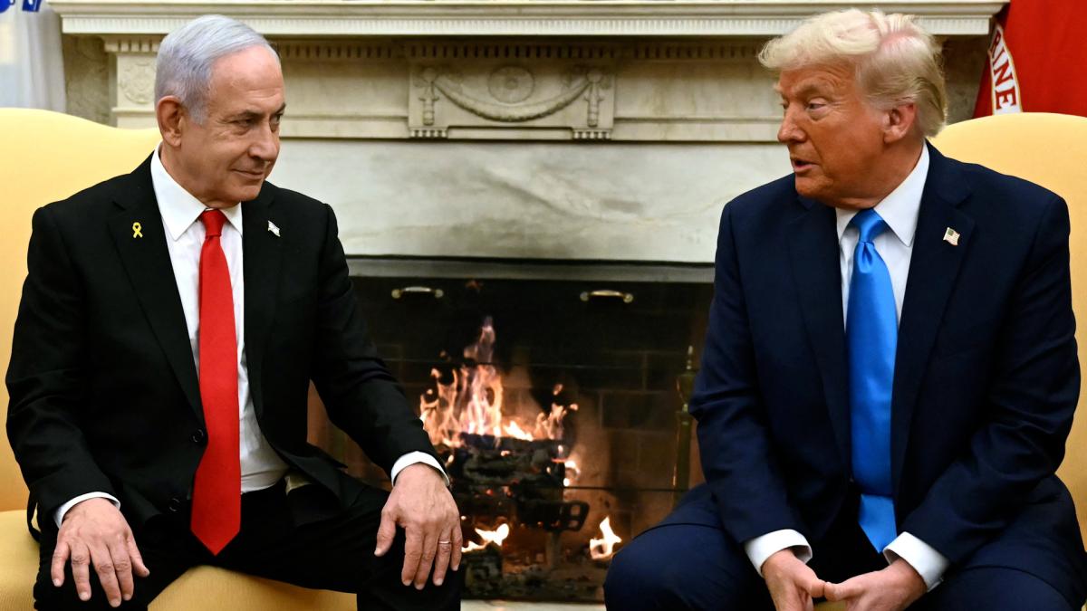 Trump and Netanyahu celebrate a press conference at the White House, in streaming