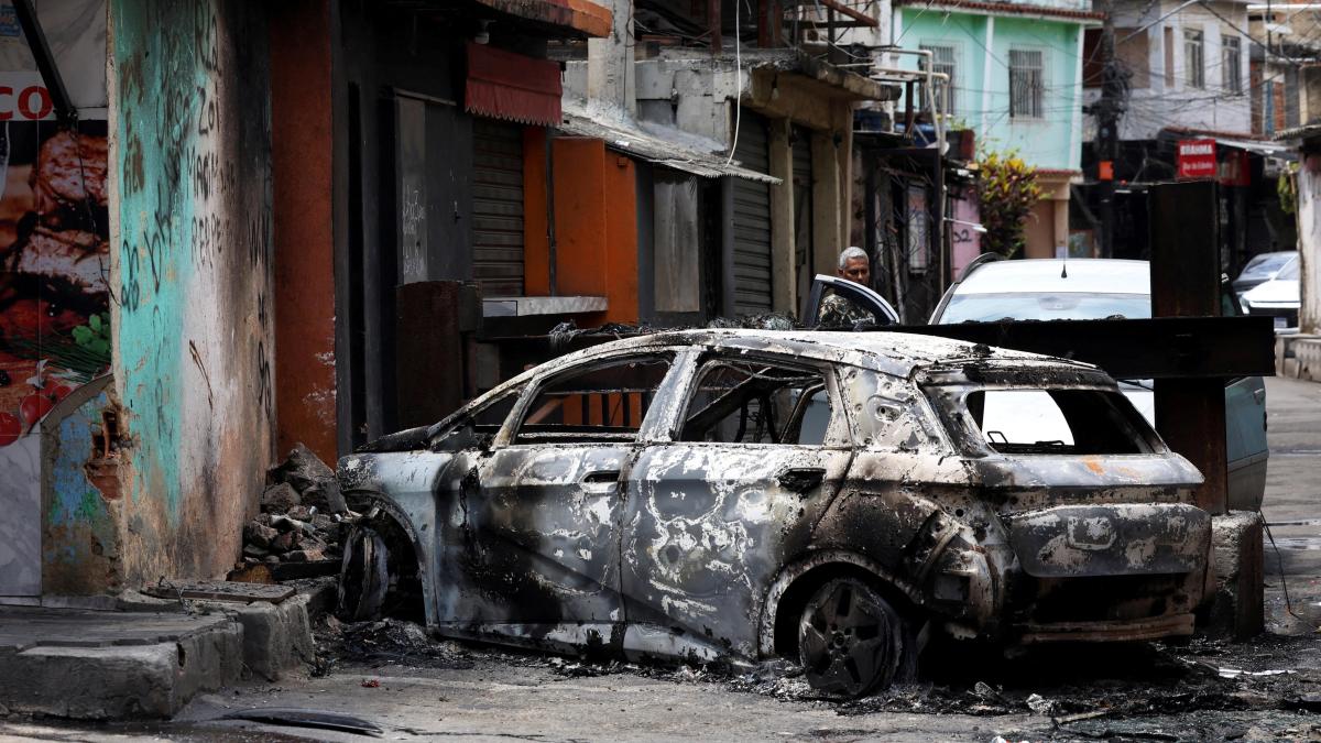 At least 64 dead in the police offensive against drug trafficking in Rio de Janeiro