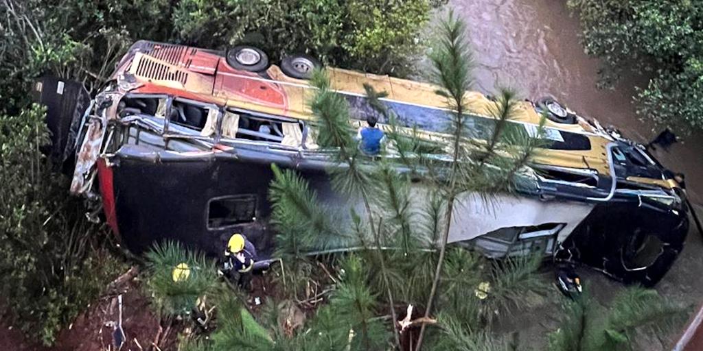 At least eight dead and nearly 30 injured in a bus accident in Argentina