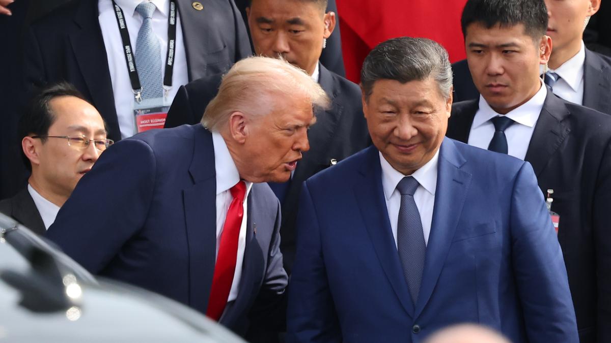 Trump bows to Xi, by Xavier Mas de Xaxàs