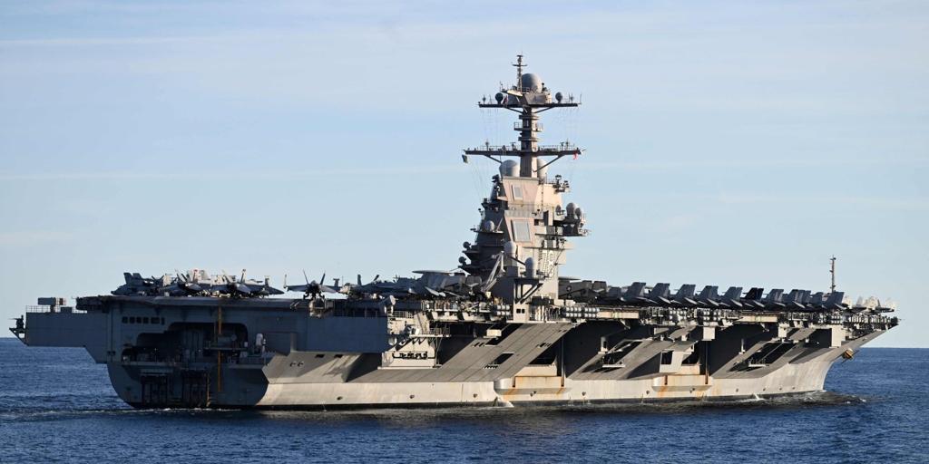 Trump reinforces the anti-drug operation in the Caribbean with the deployment of the largest aircraft carrier in the world